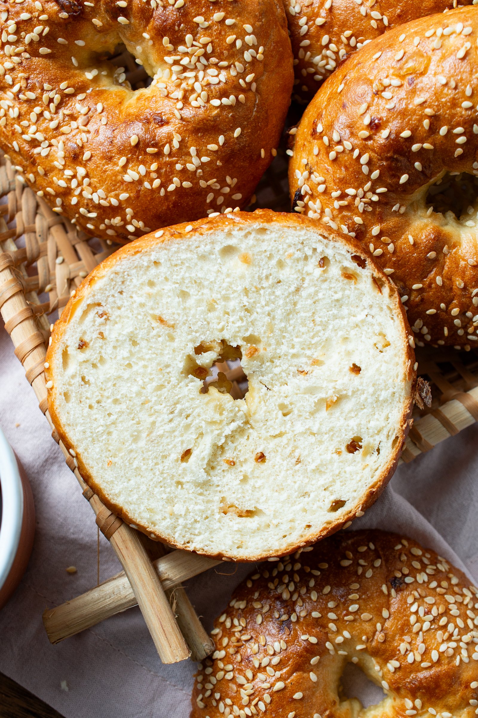Bagel de Cebola e Provolone - foto cortada